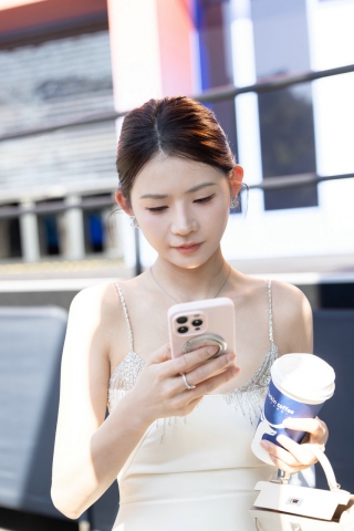 2026-J121-白裙美女