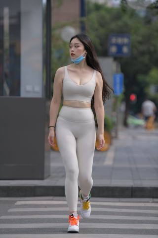 MK0008-裸色瑜伽裤美女