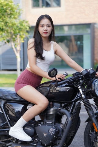 P202409-红色瑜伽短裤美眉